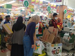 Jelang PSBB Besok, Warga Cianjur Padati Pusat Perbelanjaan