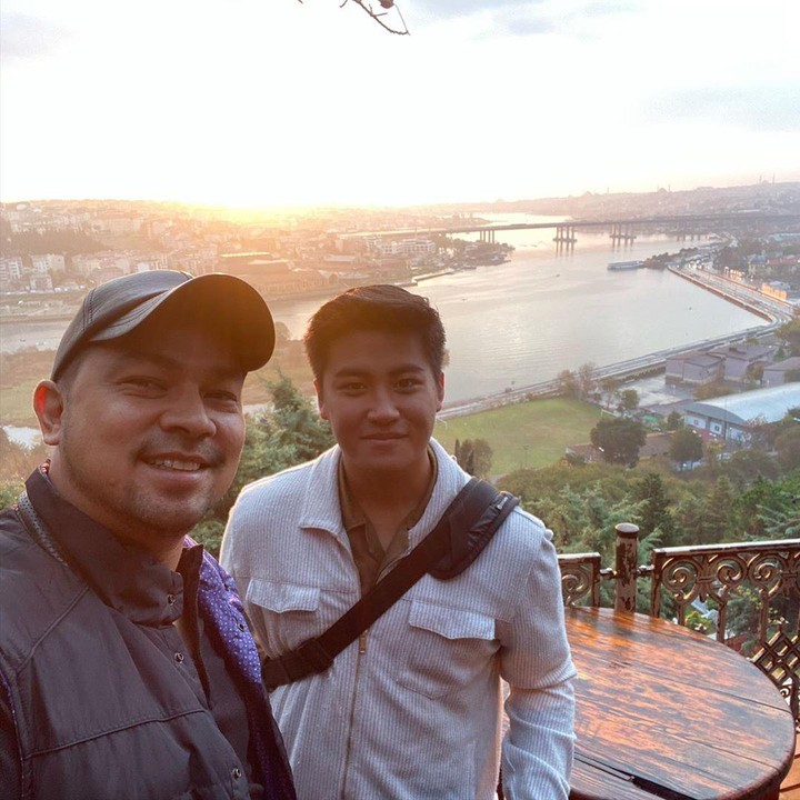 <p>Anak sambung Sultan Djorghi itu bernama Rafi Akbar Putra Pangestu. Rafi saat ini sudah bukan lagi remaja, Bun. Ia sudah berusia 21 tahun. (Foto: Instagram @djorghisultan)</p>