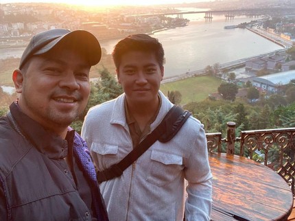 7 Foto Kedekatan Sultan Djorghi & Anak Sambung, Liburan hingga Curhat Pacar