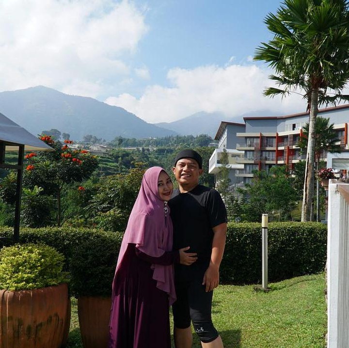 Tak banyak yang tahu, Faank juga suami romantis bagi istrinya. (Foto: Instagram @fs_aadzm)