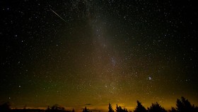 Waktu Terbaik Lihat Hujan Meteor Perseid di RI Malam Ini
