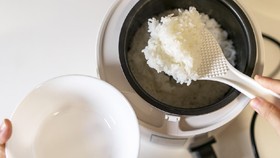 Menteri ESDM Sebut Anggaran Bagi-bagi Rice Cooker Belum Tersedia
