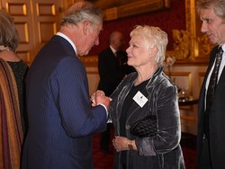 Judi Dench Beri Kritik Pedas untuk The Crown