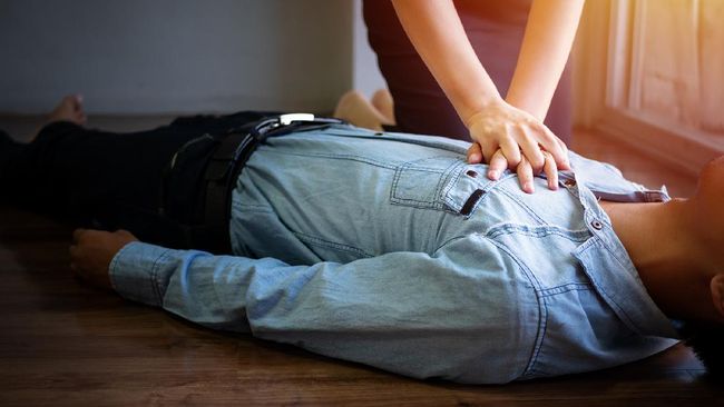 Teknik CPR atau RJP (Resusitasi Jantung Paru) adalah tindakan pertolongan pertama yang dilakukan pada orang yang mengalami henti napas.