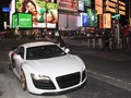 FOTO: Supercar dan Moge Keliaran, Hiburan Warga Saat Corona