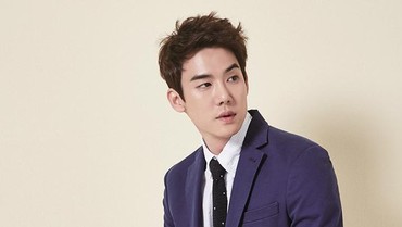 img-title Tidak Suka Kamar Hotel, Yoo Yeon Seok Lebih Pilih Tidur di Tenda