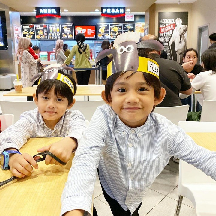 <p>Tahun ini merupakan Ramadhan kedua yang dijalani Hafuza dan Hisyam tanpa sang ayah, Bun. (Foto: Instagram @hafuza_hisyam)</p>