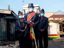 Ketika Ghana Pallbearers Ingatkan Traveler Tetap di Rumah