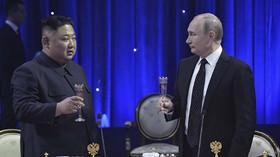Putin Sambut Kim Jong Un di Situs Roket Rusia: Senang Bertemu Anda
