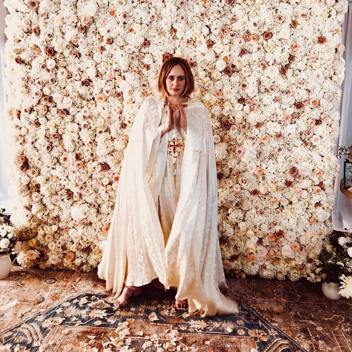 <p>Sejak debutnya tahun 2007, Adele sudah tampil dengan tubuh berisi dan wajah cantik, yang kemudian menjadi ciri khasnya. Pada Natal tahun lalu, Adele muncul mengejutkan penggemarnya dengan tubuh yang sedikit lebih langsing dari biasanya. (Foto: Instagram @adele)</p>