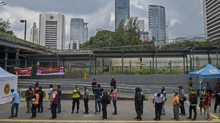 BIN menggelar rapid test COVID-19. Rapid tes digelar di Terowongan Kendal, Jakarta, Rabu (6/5/2020).
