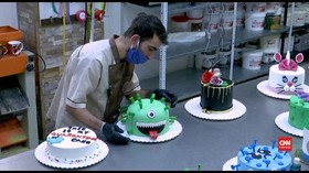 VIDEO: Waspada Pandemi, Toko Pastri Irak Buat Cake Corona