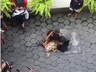 Viral Video Fans Nangis Histeris Atas Meninggalnya Didi Kempot