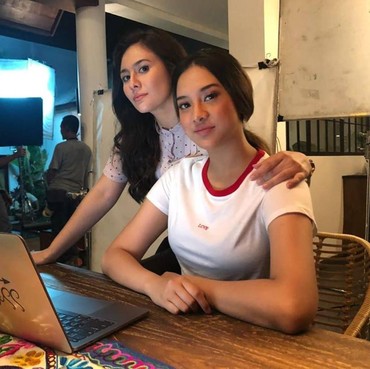 Foto Bareng, Wulan Guritno & Anya Geraldine Bikin Netizen Terpana