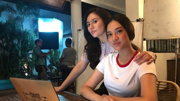 Foto Bareng, Wulan Guritno & Anya Geraldine Bikin Netizen Terpana