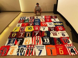 Raul Gonzalez Pamer Koleksi Jersey, Bisa Tebak Nama-namanya?