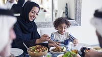 3 Tips Mengatur Pola Makan Anak setelah Berpuasa Ramadan
