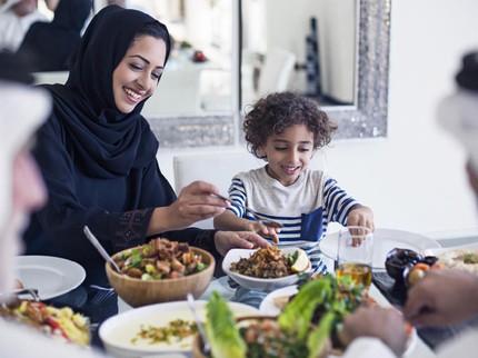 3 Tips Mengatur Pola Makan Anak setelah Berpuasa Ramadan