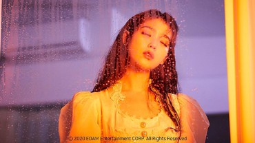 img-title Unggah Teaser Misterius, IU Kode Bakal Comeback?