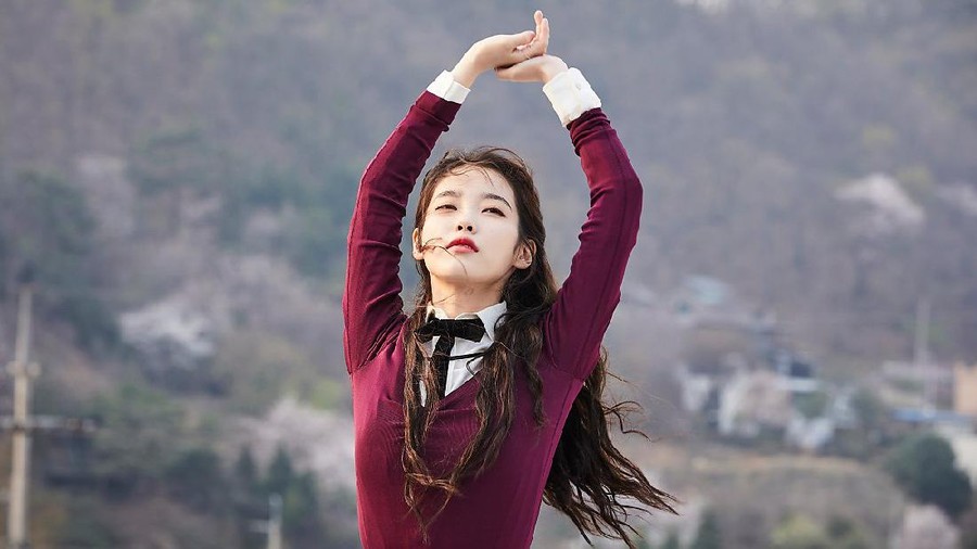 Behind the Scene MV IU x SUGA Behind the Scene MV IU x SUGA