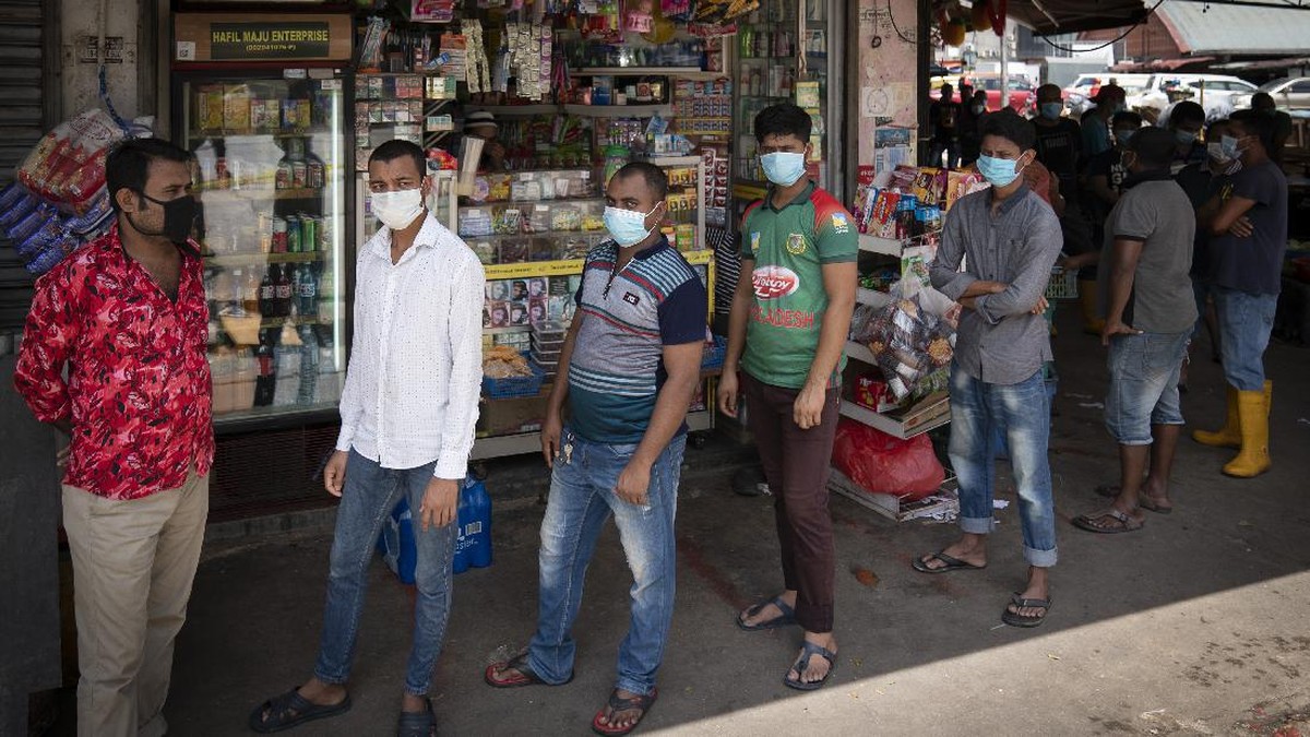FOTO: Pekerja Asing Ramai-ramai Tes Virus Corona di Malaysia