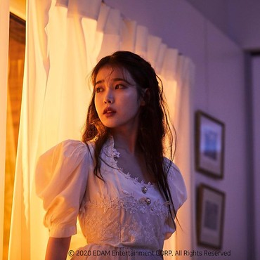 Lirik Lagu Terjemahan Eight - IU feat SUGA