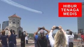 VIDEO: Aksi Tim Aerobatik Blue Angels Untuk Tenaga Medis