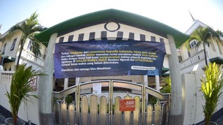Masjid Tertua di Bali yang 'Selemparan Batu' dengan Pura