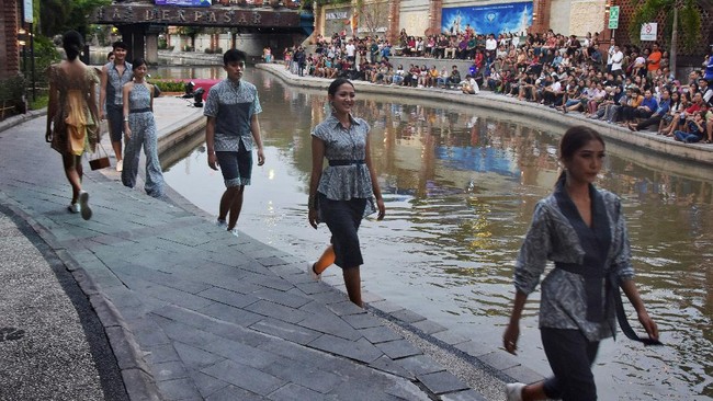 FOTO: Nasib Kain Endek Bali Ditinggal Kaum Muda