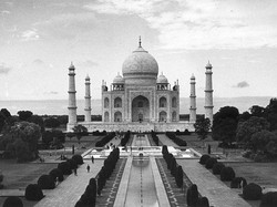Khawatir Penyebaran Corona, Taj Mahal Batal Dibuka Hari Ini