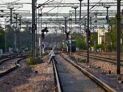 Tersambar KA Bandara di Perlintasan Tanpa Palang Sedayu, Pemotor Tewas