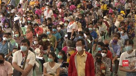 VIDEO: Ribuan Warga Thailand Antre Bansos dari Pemerintah