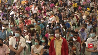VIDEO: Ribuan Warga Thailand Antre Bansos dari Pemerintah
