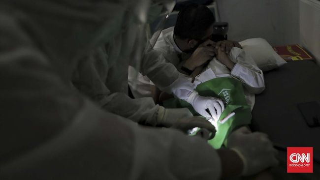 4 Mitos Fakta Sunat, Bikin Anak Cepat Tinggi hingga Disunat Jin Di tengah masyarakat, sunat masih sering dikaitkan dengan sejumlah mitos tertentu. Berikut mitos seputar sunat dan faktanya menurut penjelasan dokter.