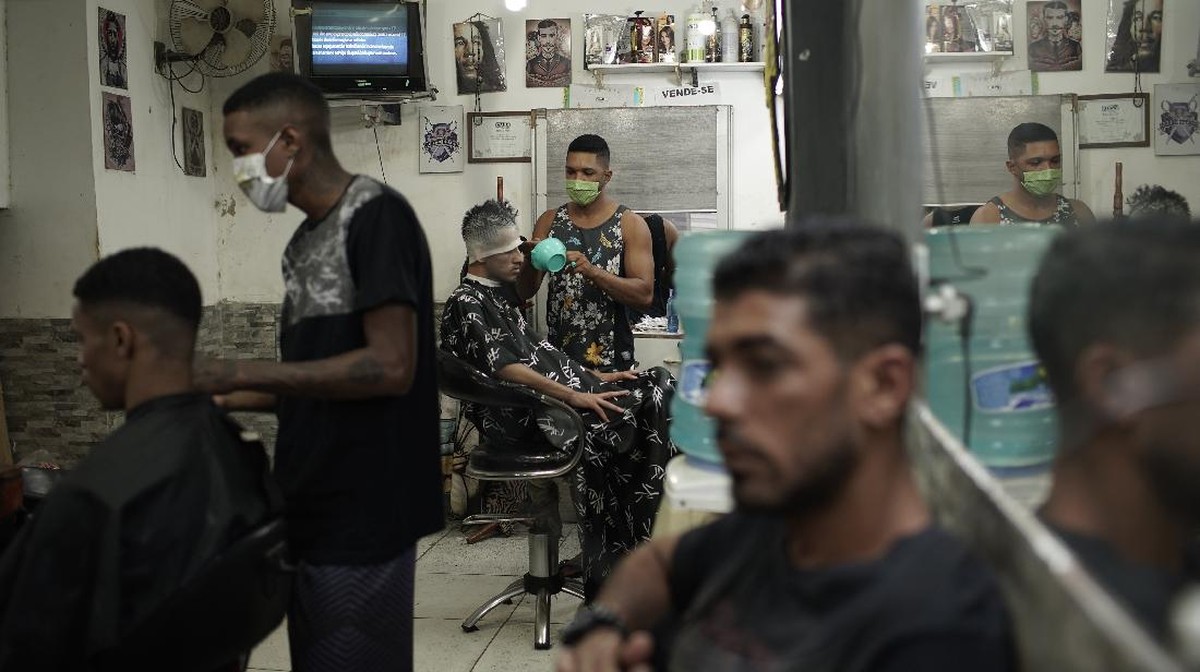 FOTO: Cemas Corona dari Pelosok Amazon Hingga Rio de Janeiro