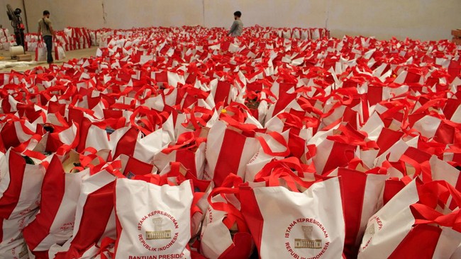 Terdakwa dugaan tipikor bansos Covid-19 megnaku diminta menyiapkan fee sebesar Rp30 ribu per paket untuk mendapatkan jatah proyek pengadaan tersebut.