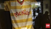 McDonald's Sarinah Aktivitas gerai makanan cepat saji McDonald's, kompleks pusat perbelanjaan Sarinah, Jakarta, Jumat (8/5/2020). Gerai pertama McDonald's di Indonesia yang telah beroperasi hampir 30 tahun itu akan tutup permanen pada 10 Mei 2020 dikarenakan pihak manajemen gedung Sarinah akan merenovasi dan mengubah stategi bisnis. CNNIndonesia/Adhi Wicaksono.