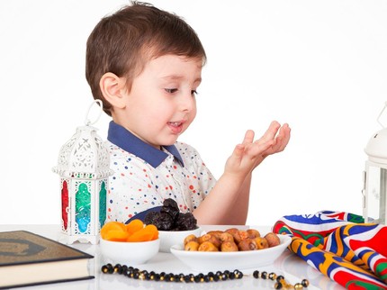 Tips Jitu Mengajarkan Anak Berpuasa di Bulan Ramadan, Tak Perlu Dipaksa ya Bun