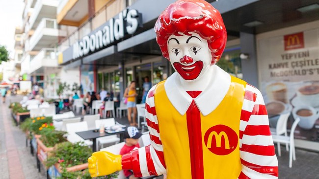 Restoran cepat saji McDonald's menutup sementara kantornya di Amerika Serikat (AS) pada pekan ini di tengah rencana pemutusan hubungan kerja (PHK) karyawan.