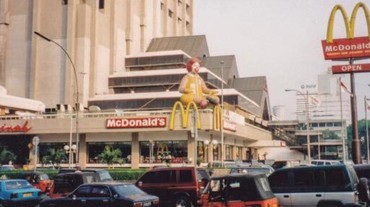 Foto Lawas Muhammad Ali Kunjungi McDonald's Sarinah Viral Lagi