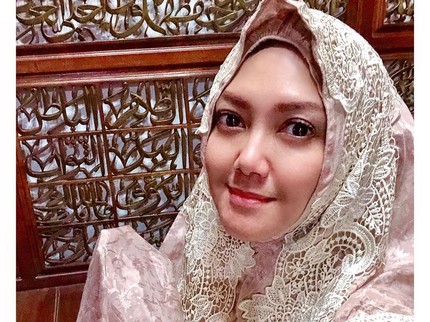 7 Tahun Jadi Mualaf, Lihat 7 Potret Cantik Bella Saphira Berhijab