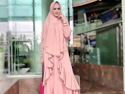 5 OOTD Hijab Syar'i Casual yang Simpel dan Bikin Bunda Tampak Muda