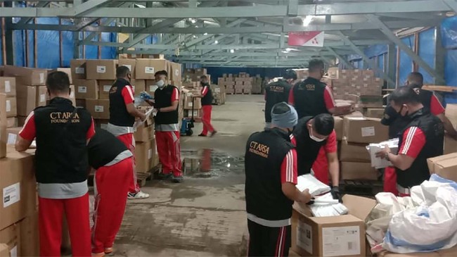Trans Retail dan Transmedia Donasi APD melalui CT Arsa kepada 113 RS-30 Puskesmas