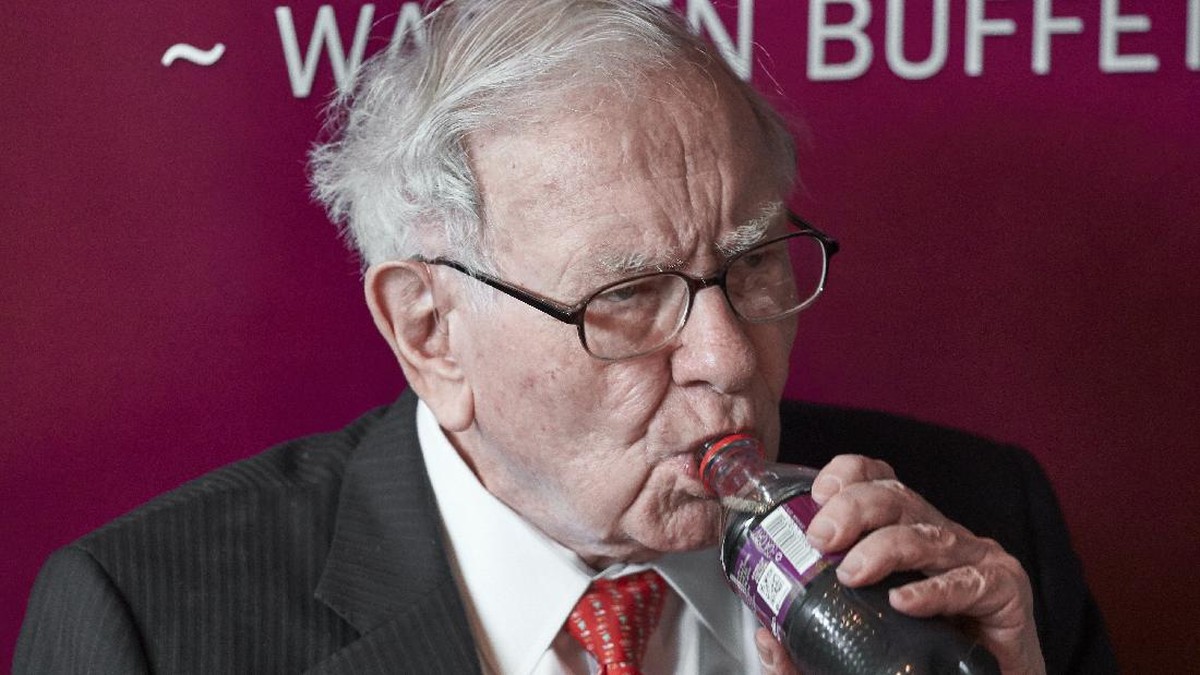Warren Buffett Tinggalkan Kursi Ketua Berkshire Setelah 60 Tahun
