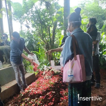 Banyak Pelayat yang Datang, Anak Adi Kurdi Ucapkan Terima Kasih