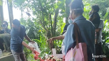 img-title Banyak Pelayat yang Datang, Anak Adi Kurdi Ucapkan Terima Kasih