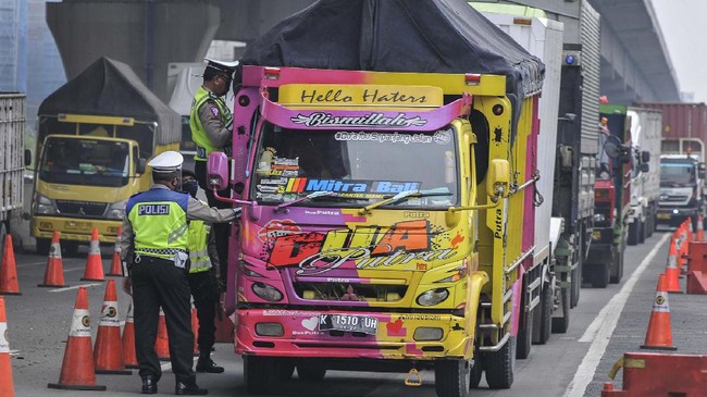 Polisi mengatakan 10 pelajar yang ditangkap saat Aksi Bela Nabi menemukan pistol mainan di truk yang mereka tumpangi dari Bogor ke Jakarta.