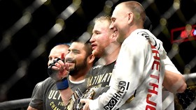 Justin Gaethje Tertawa Lihat Poster 'Khabib vs Gaejthe'