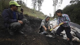 FOTO: Petani di Kolombia Coba Peruntungan Jadi Youtuber