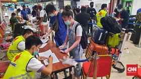 Rangkuman Covid: Waspada Omicron, Klaster Sekolah Muncul di Riau